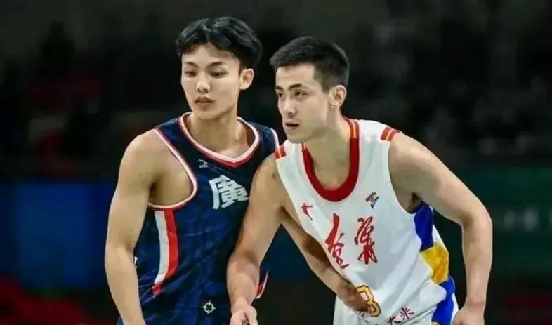 中国对蒙古男篮两控卫赵继伟icon和徐杰icon对比：能代表国家打比赛，无论是赵