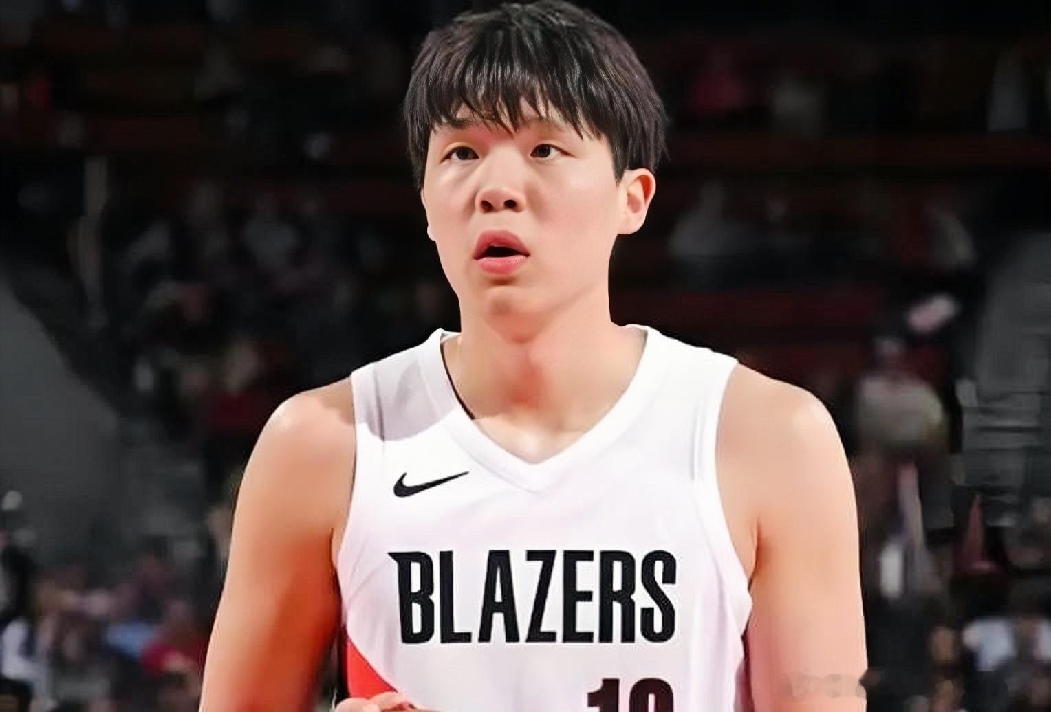 杨瀚森这场就是垃圾时间出场，末节最后3分30秒才上，2投1中拿2分1篮板，正负值