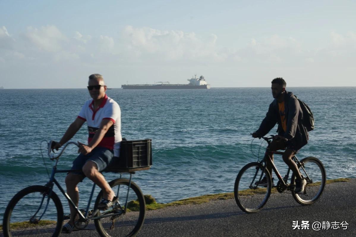 【尽管美国实施了能源封锁，但受制裁的俄罗斯油轮在美国允许其通行后仍停靠在古巴】