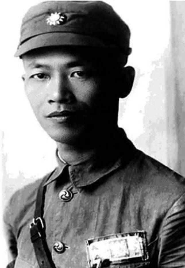 [太阳]1937年，当南京守军接到撤退命令时，粤军66军军长叶肇抽出佩刀，没人知
