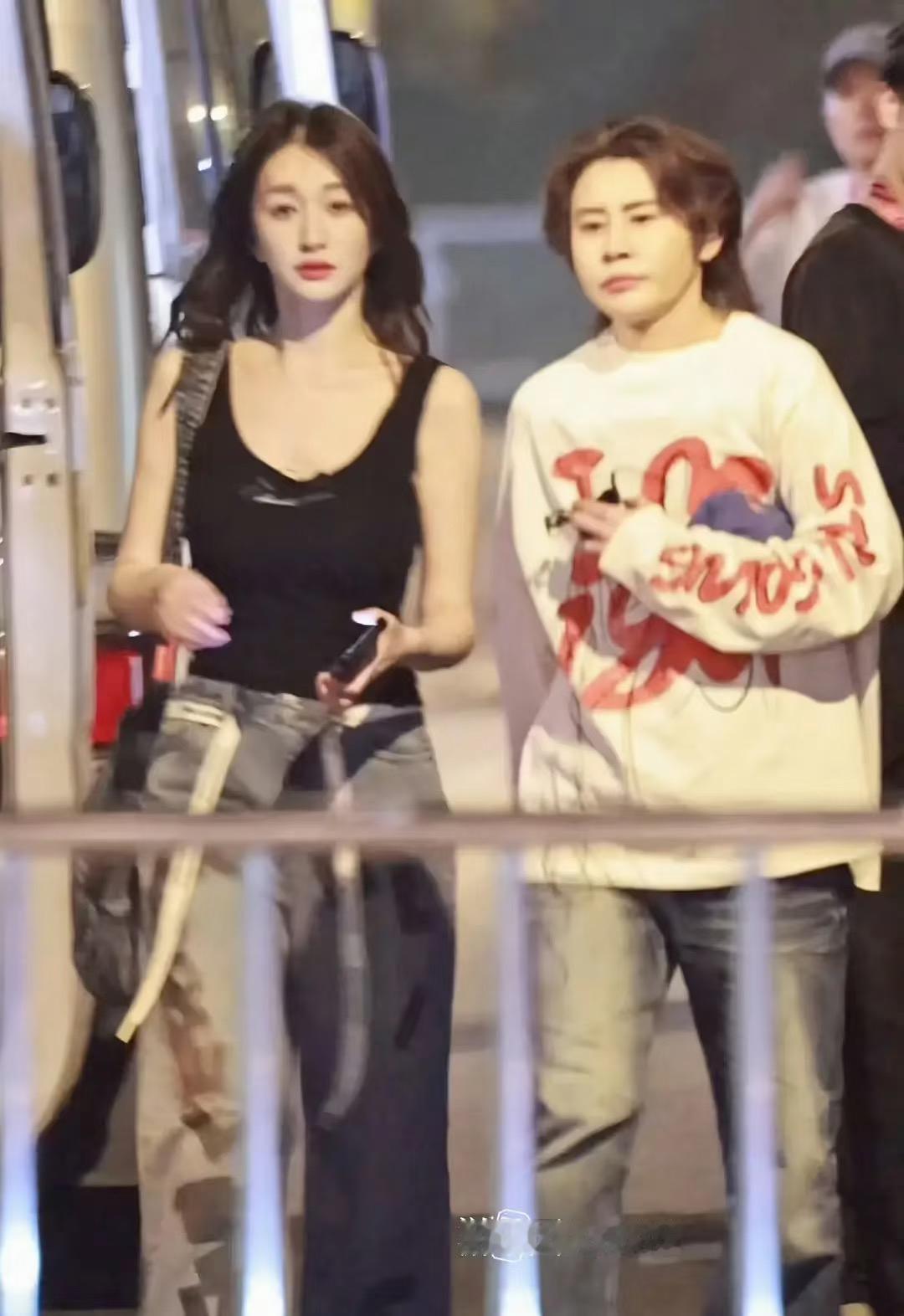 大家有没有发现一个有意思的事情，
王濛和李小冉因为这个节目成了连体婴了，好的不能