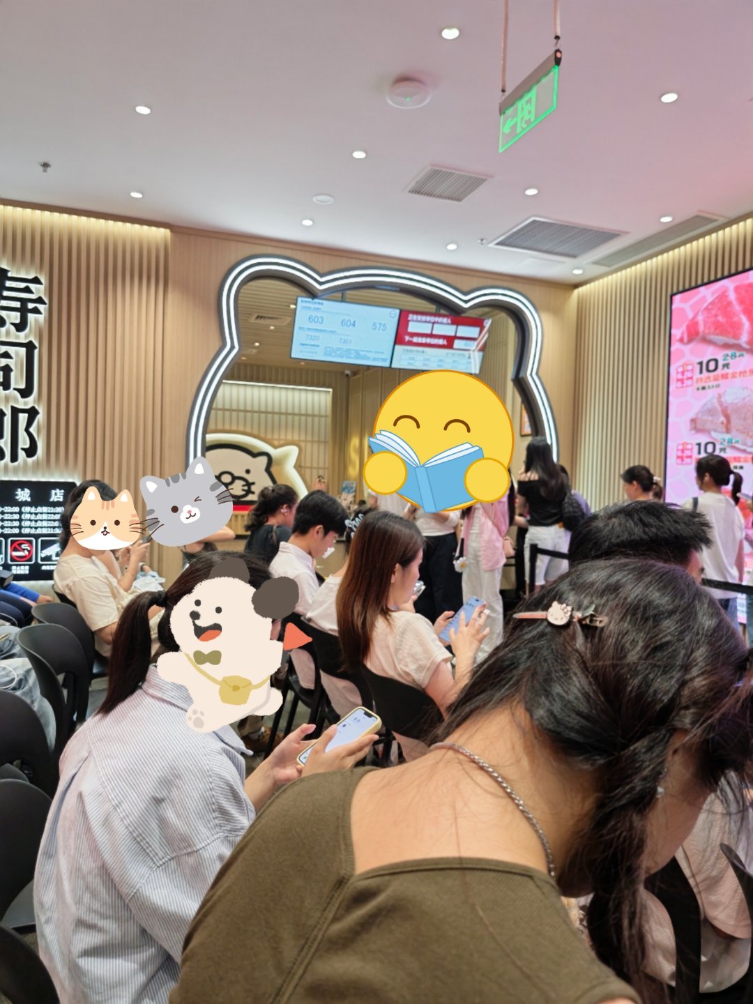 出来吃个寿司郎，妈耶，怎么那么多人啊，连取号都要排队了，感觉壹方城的寿司郎应该是