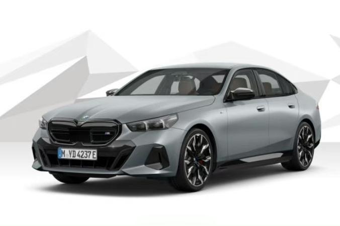 不是说新5系回归班戈设计吗，怎么感觉更丑了[允悲][允悲]，那个灯看着特别的英菲