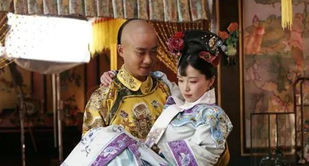 “滚，脏了的女人”，1807年，嘉庆帝的儿子宠幸了一名婢女，婢女怀上了龙种，这下