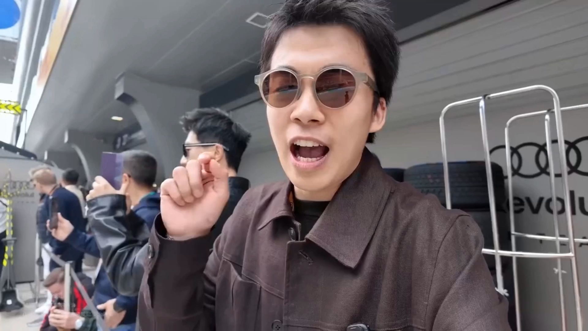 友情出镜一下（不是） 终极小腾的vlog里旁边的马龙