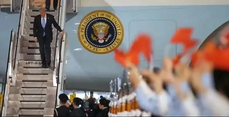 特朗普刚出发就送见面礼，并且提出一个请求，中国回应彰显大国智慧。特朗普时隔9年再