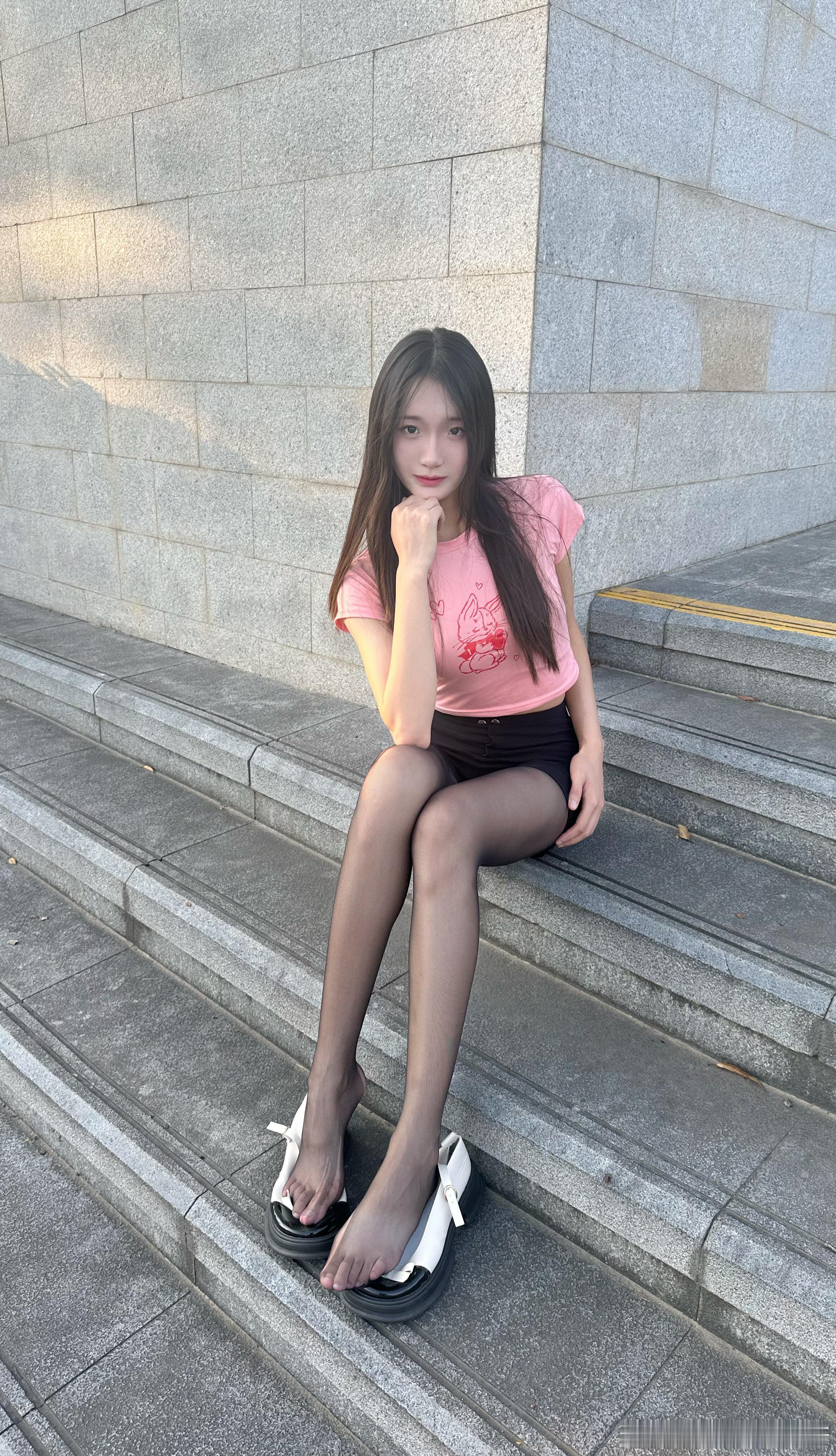 穿黑丝看夕阳，袜尖透明～ ​​​