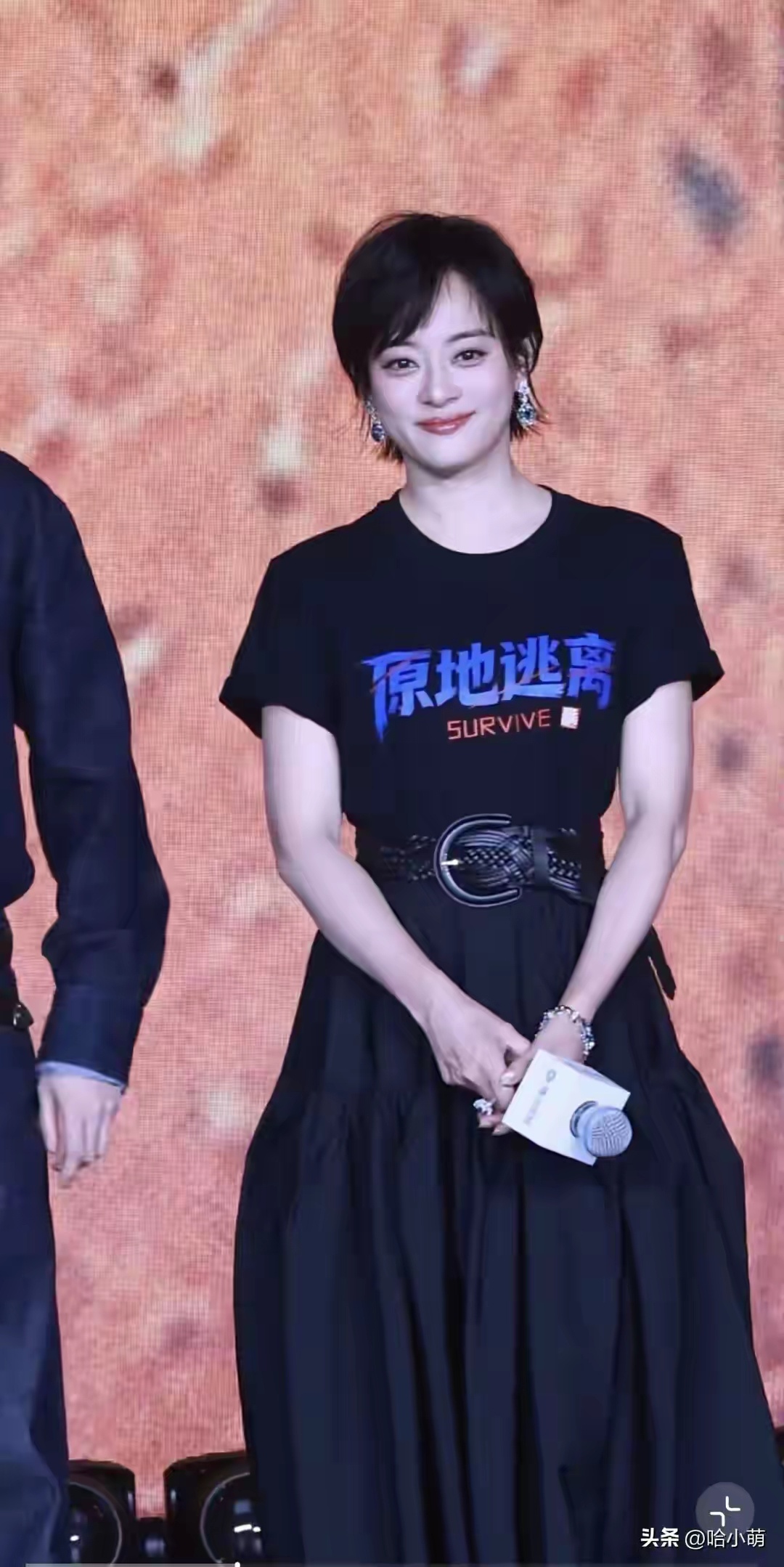 孙俪终于愿意接受医美了她眼睛不凸了，口角囊袋没了，真好，年轻了好多