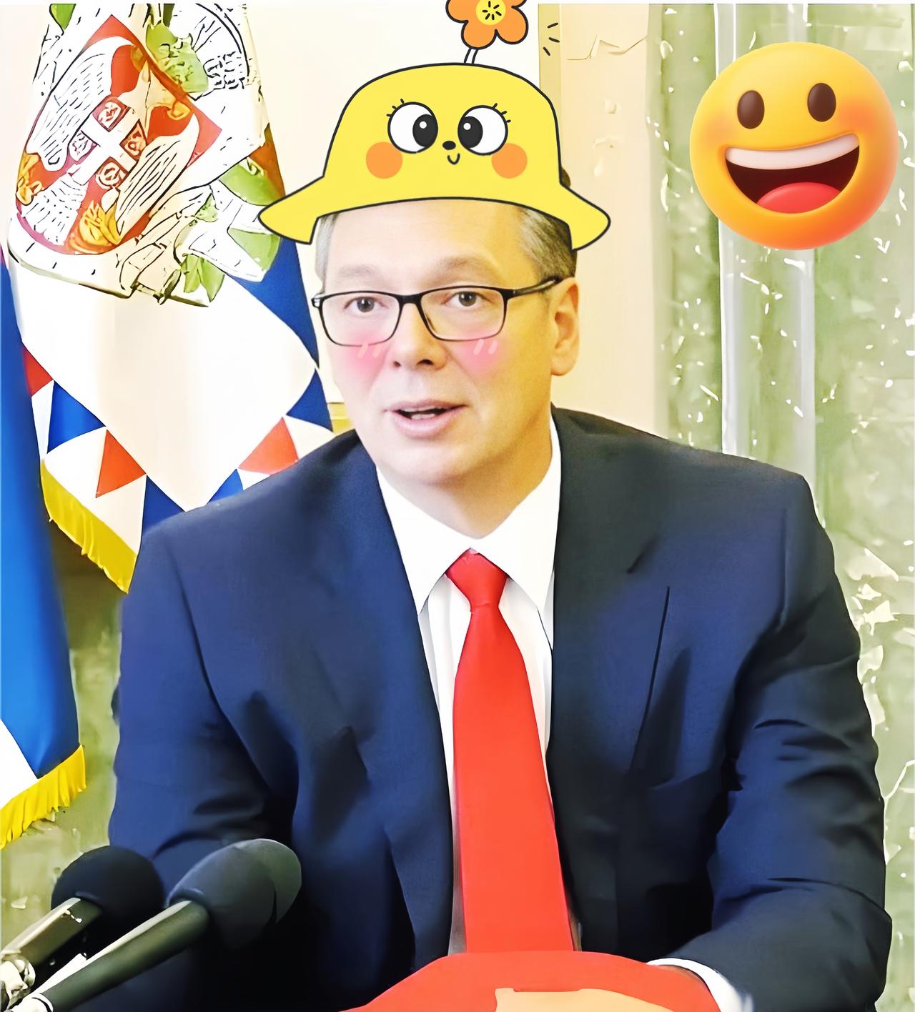 就在今天


塞尔维亚总统宣布了


10月17日，塞尔维亚总统武契奇在花环隧道