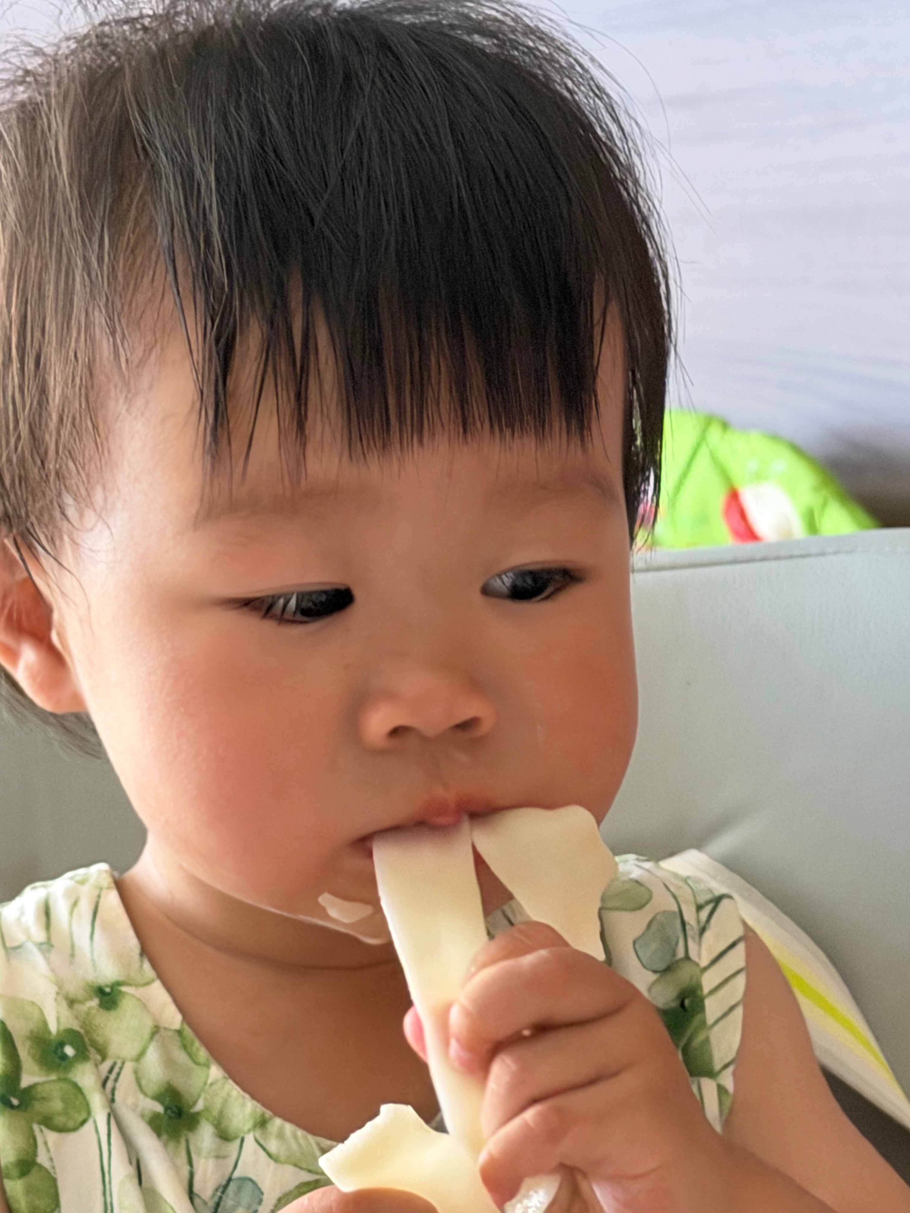 眼泪化作了拉面从 嘴里 流了出来节选自《我要站起来一只脚踩碗里吃饭爸爸不让》 