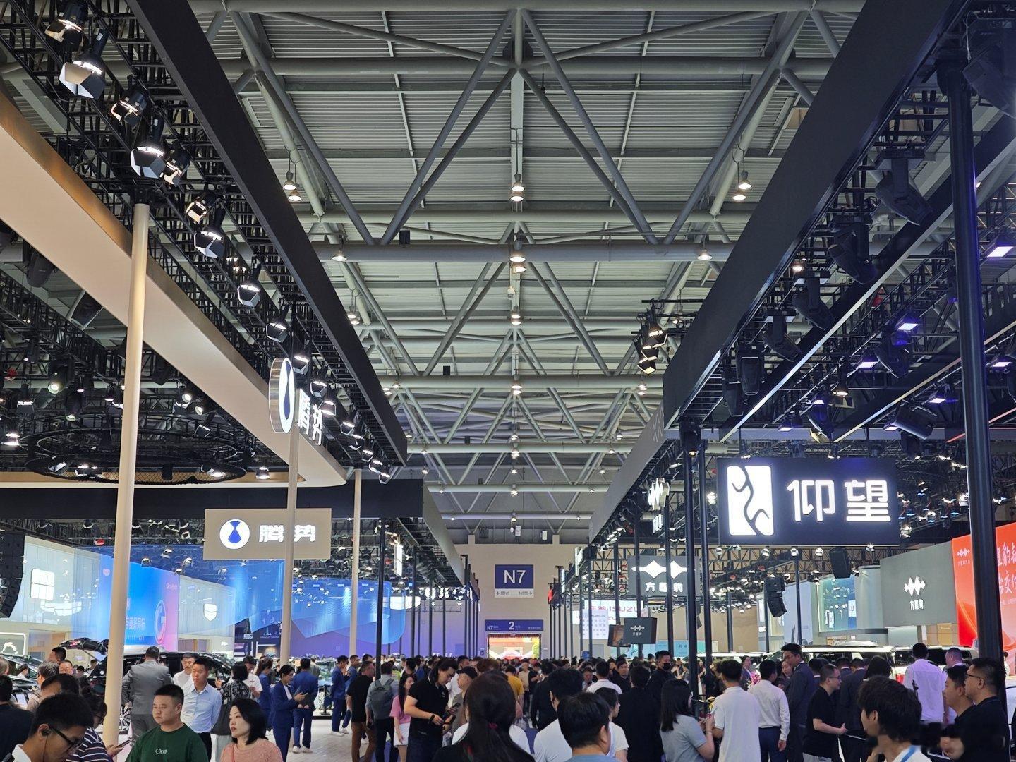 够豪气，比亚迪把整个馆给包了比亚迪[超话]重庆车展  ​​​