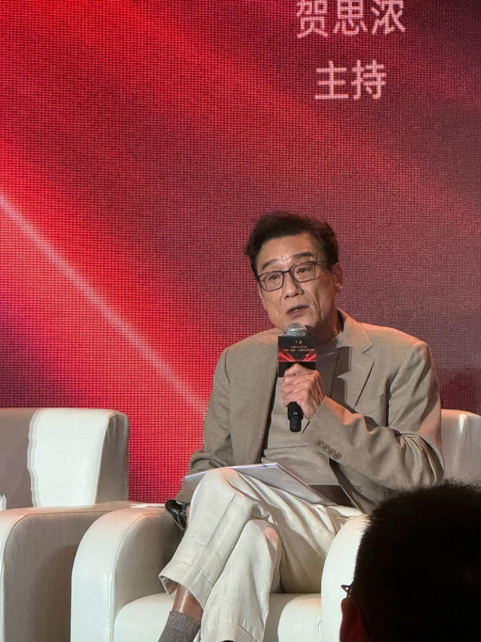 13日，梁家辉出席金鸡推介会香港专场，他说香港电影的黄金时代在未来，谈到早年拍《