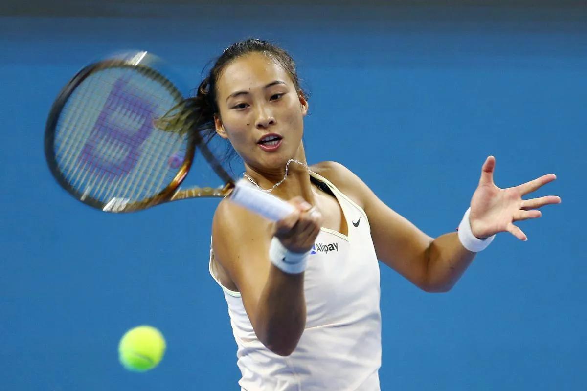 3月24日，WTA1000迈阿密大师赛女单第三轮，赛会7号种子郑钦文以4:6和5