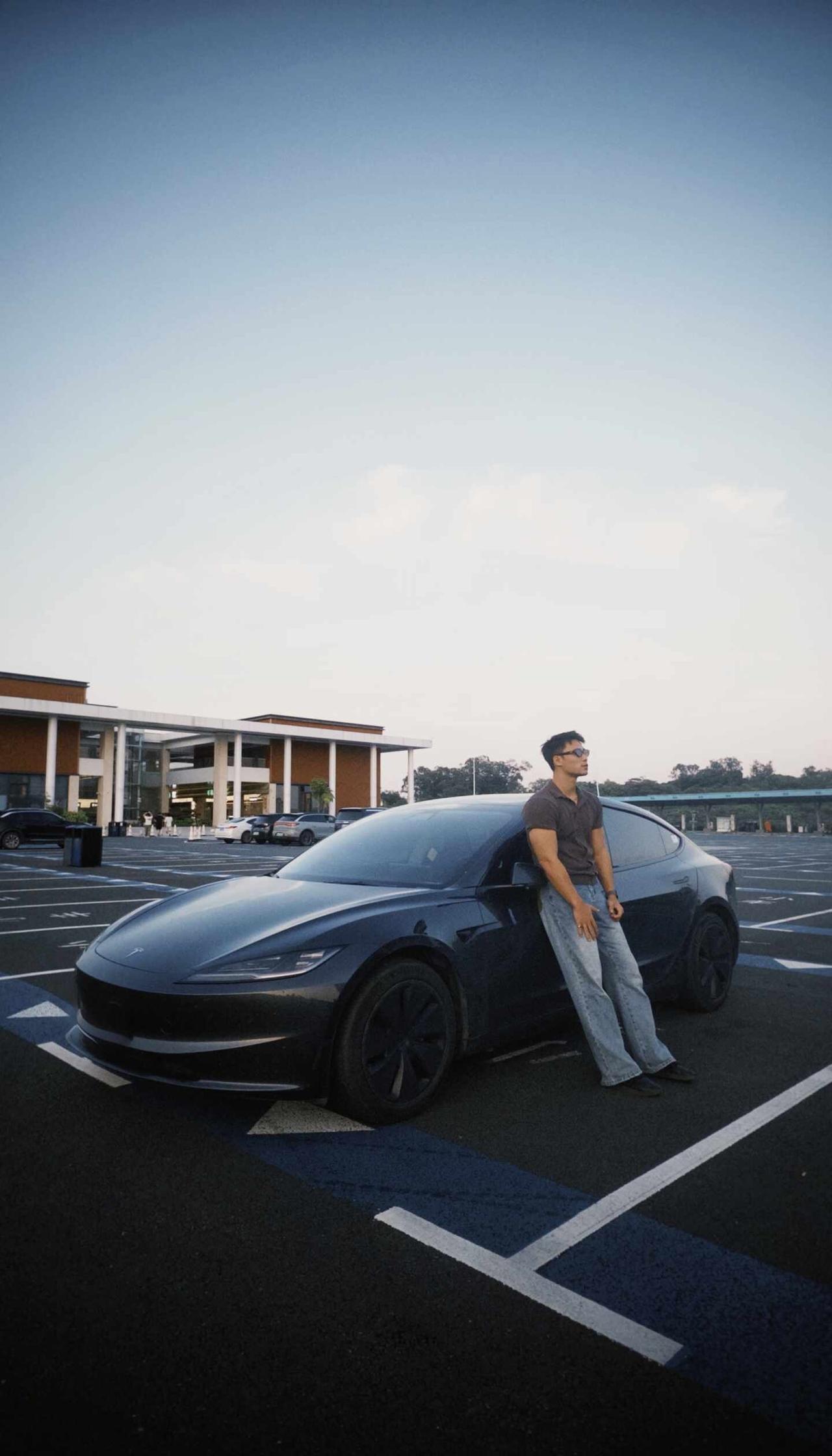 人帅还是车帅
model3 Tesla 大玩具