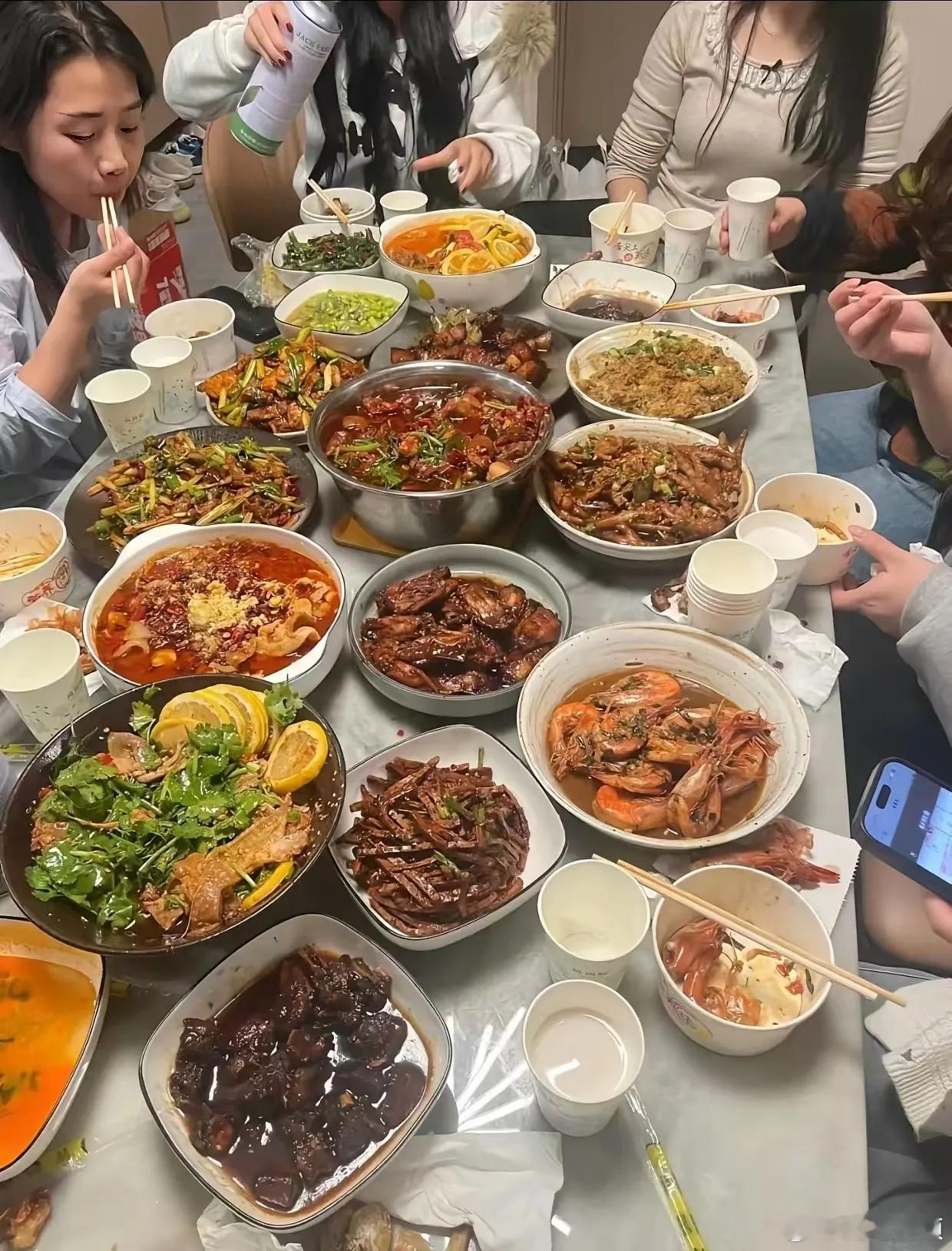 这一桌菜500块钱能不能搞得下来，有没有了解的朋友？ 