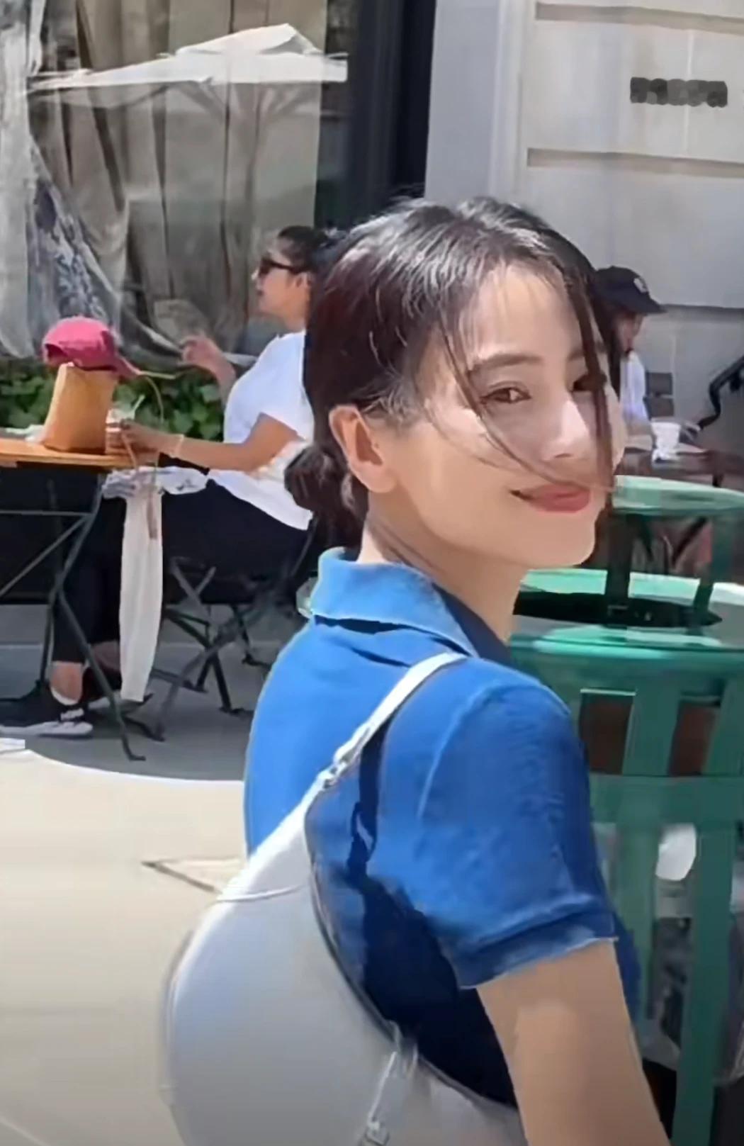 高圆圆纽约行随拍
国民女神就是好看
怎么拍都有气质都有氛围感
45岁的她和当初的