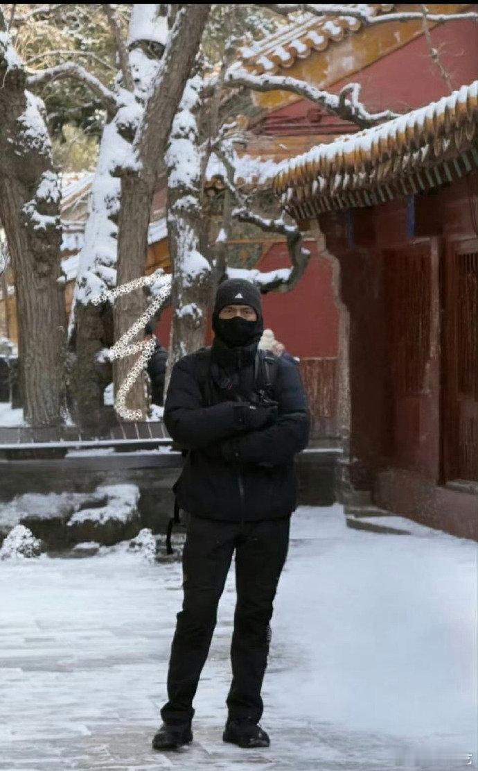 李现提前一周预定故宫门票李现以后不穿一身黑了 被李现的摄影行动力戳到！提前一周锁