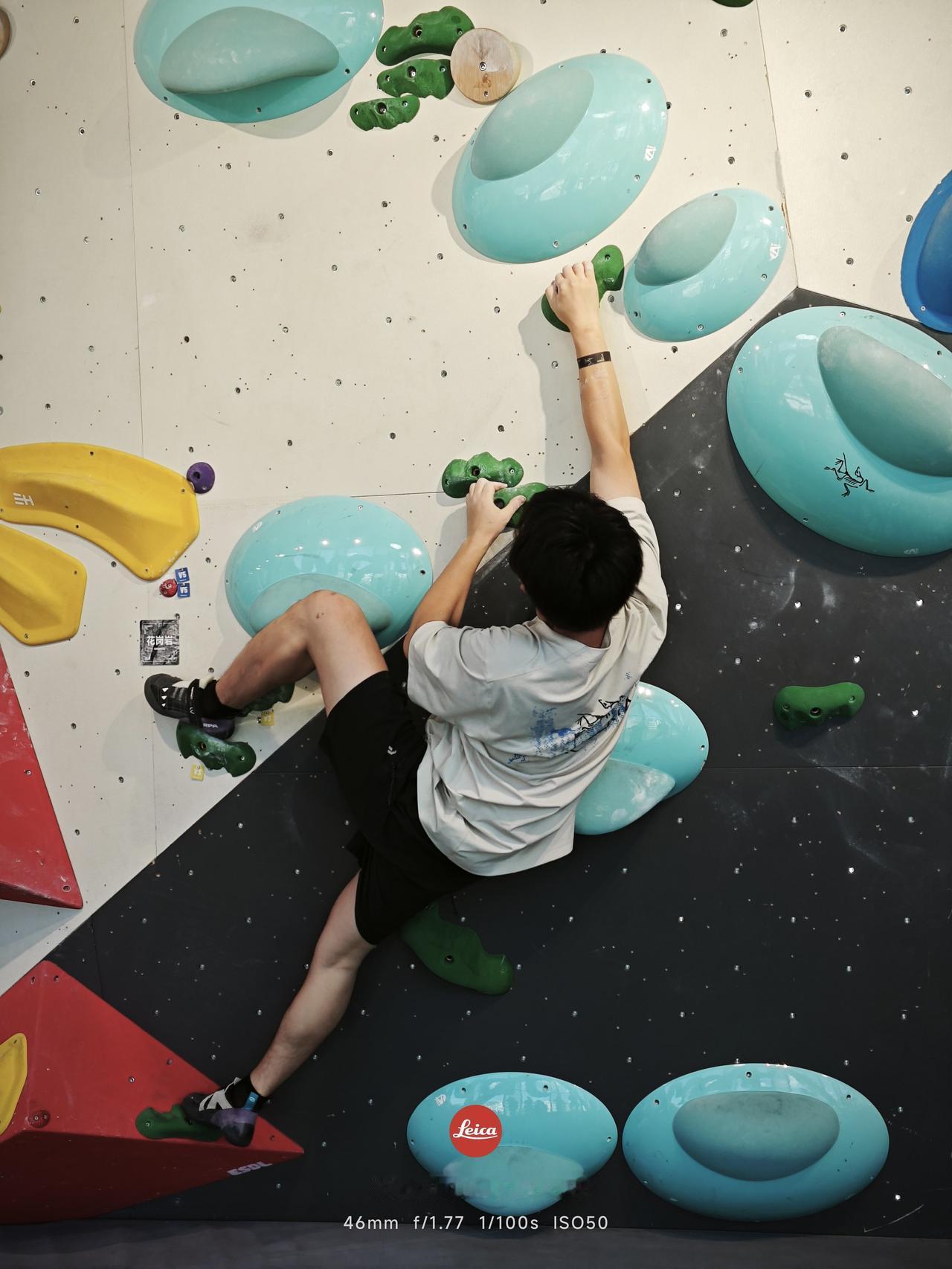 🧗🏻‍♀️🧗🏻🧗🏻‍♂️夏日微风漫过城市，赴一场向上生长的攀登之约.
