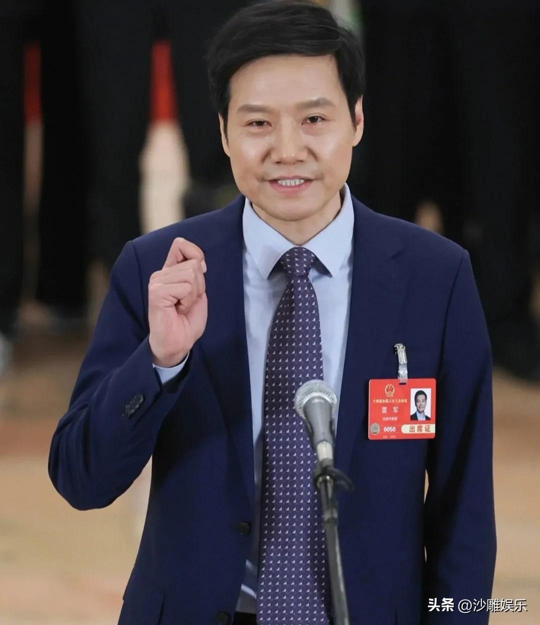 雷军，高调官宣！

3月7日，雷军在社交平台高调扔出七个字：“新车已陆续进店😎