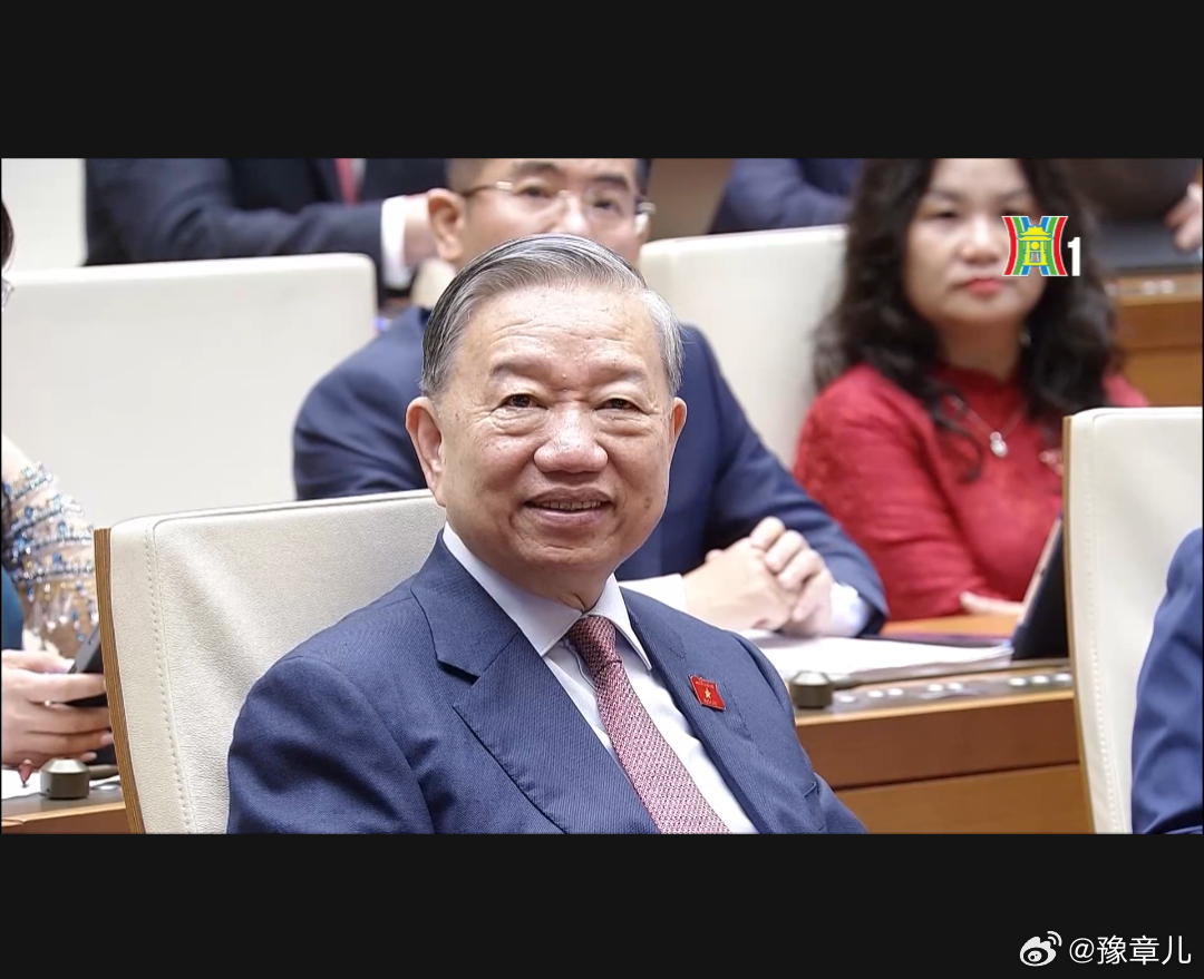 当地时间4月7日，在越南第十六届国会会议上，苏林再次当选越南国家主席。 