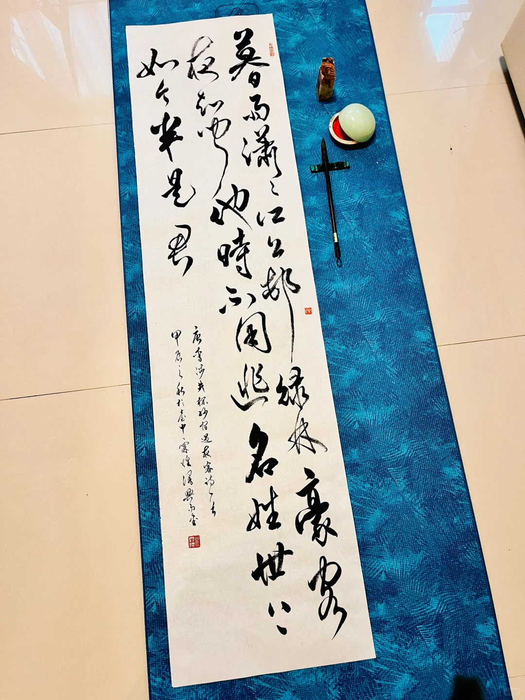 暮雨潇潇江上村， 绿林豪客夜知闻。 他时不用逃名姓， 世上如今半是君。...