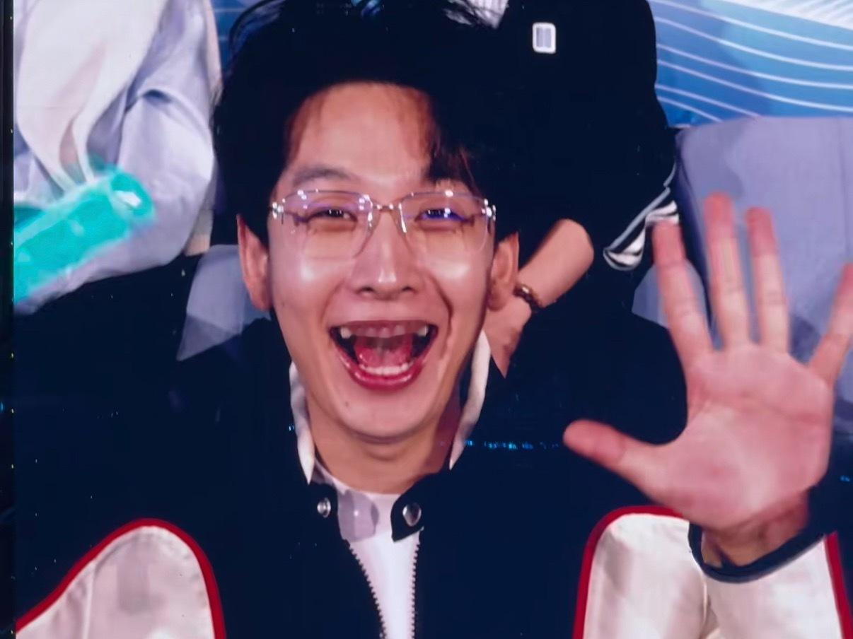 杰哥你怎么见谁都说好帅啊，其实最帅的的台上的你啊哈哈哈张杰见谁都说好帅啊，这么多