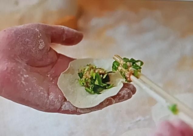 这事儿听起来太让人痛心了。一家三口因为长期吃自制馄饨都确诊胰岛癌，妻子悲痛自责说