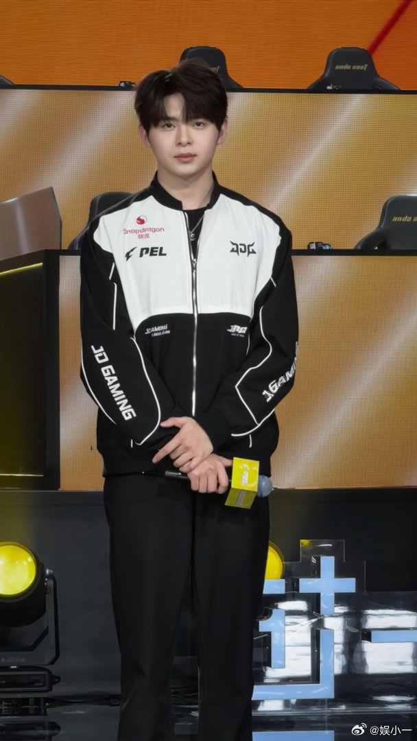 JDG突围赛再吃一鸡谁懂啊JDG突围赛又吃鸡😆，选手们也太会打了💥，全程碾压