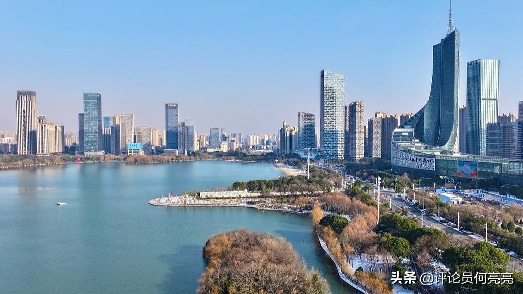 曾被嘲全国最大县城，如今吊打一众沿海强市！
不靠海、没区位，这座城市凭什么碾压一