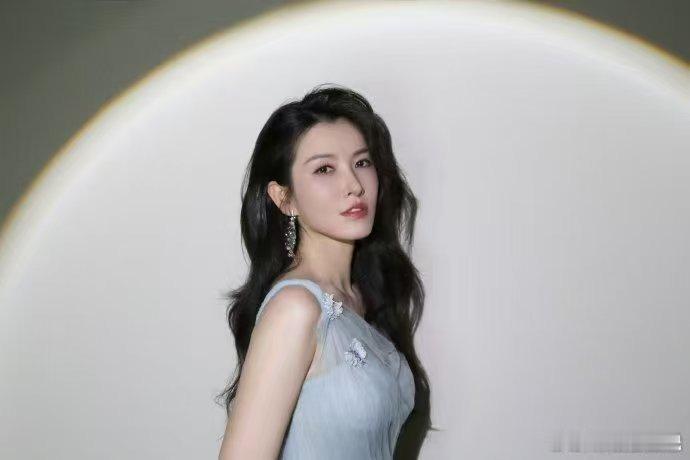 徐洁儿为什么会没人选乘风2026低开高走才最惊艳！徐洁儿唱功在线，舞台表现力拉满