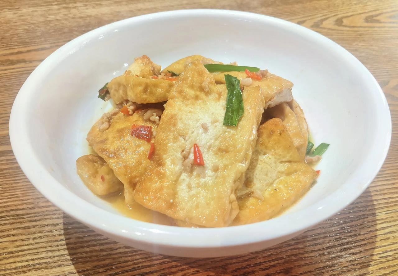 #最喜欢吃的湘菜是哪一个？#
香煎石磨豆腐。