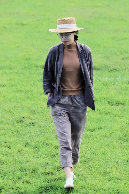 什么样的女人最有味道？绝不是仅靠外表。
有味道的女人自带书卷气，她们把读书当成日