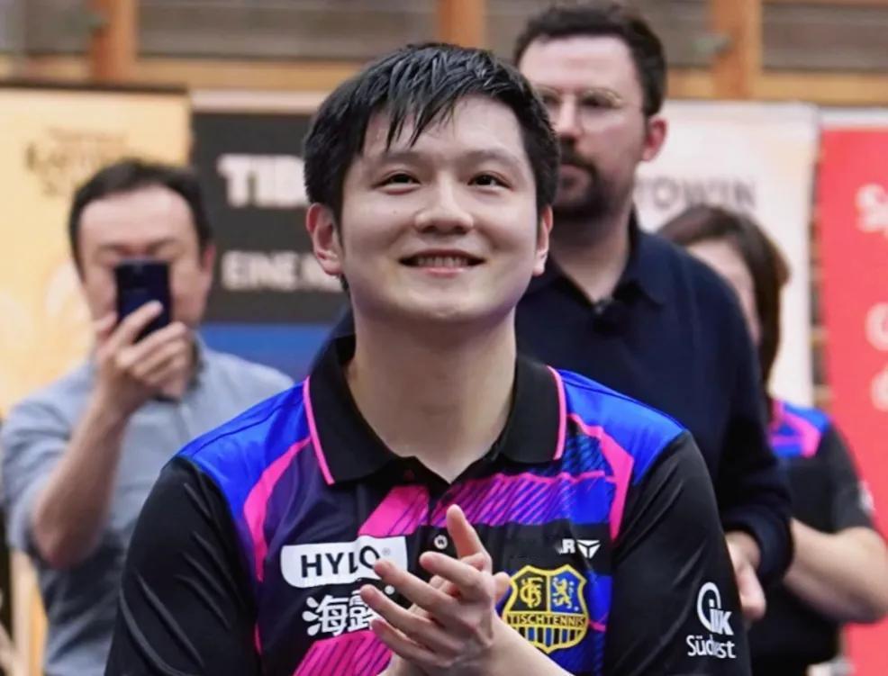 樊振东德甲主场告别战，完美收官！
 
德甲联赛萨尔布吕肯主场迎来焦点战，这既是球