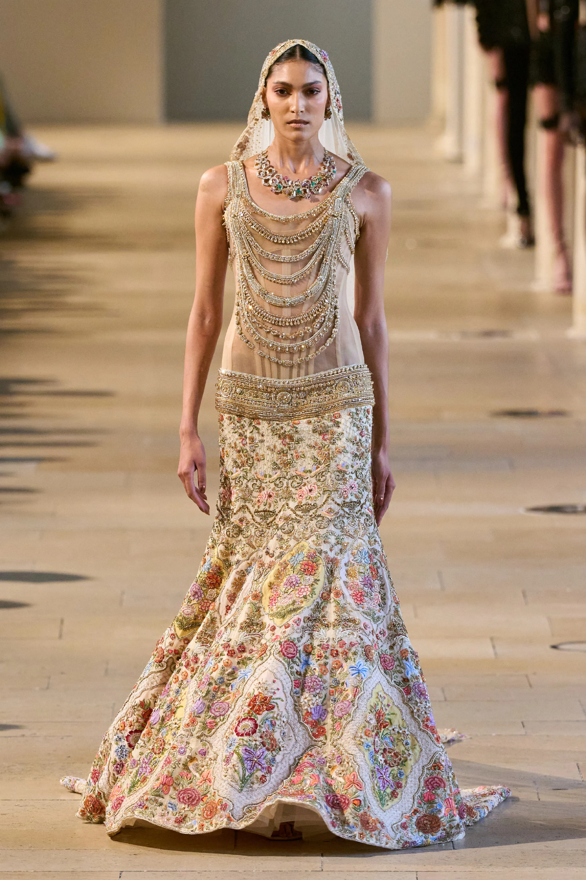 Rahul Mishra 2026秋冬高定美裙也挺多的，重工繁复、美丽神圣，极具