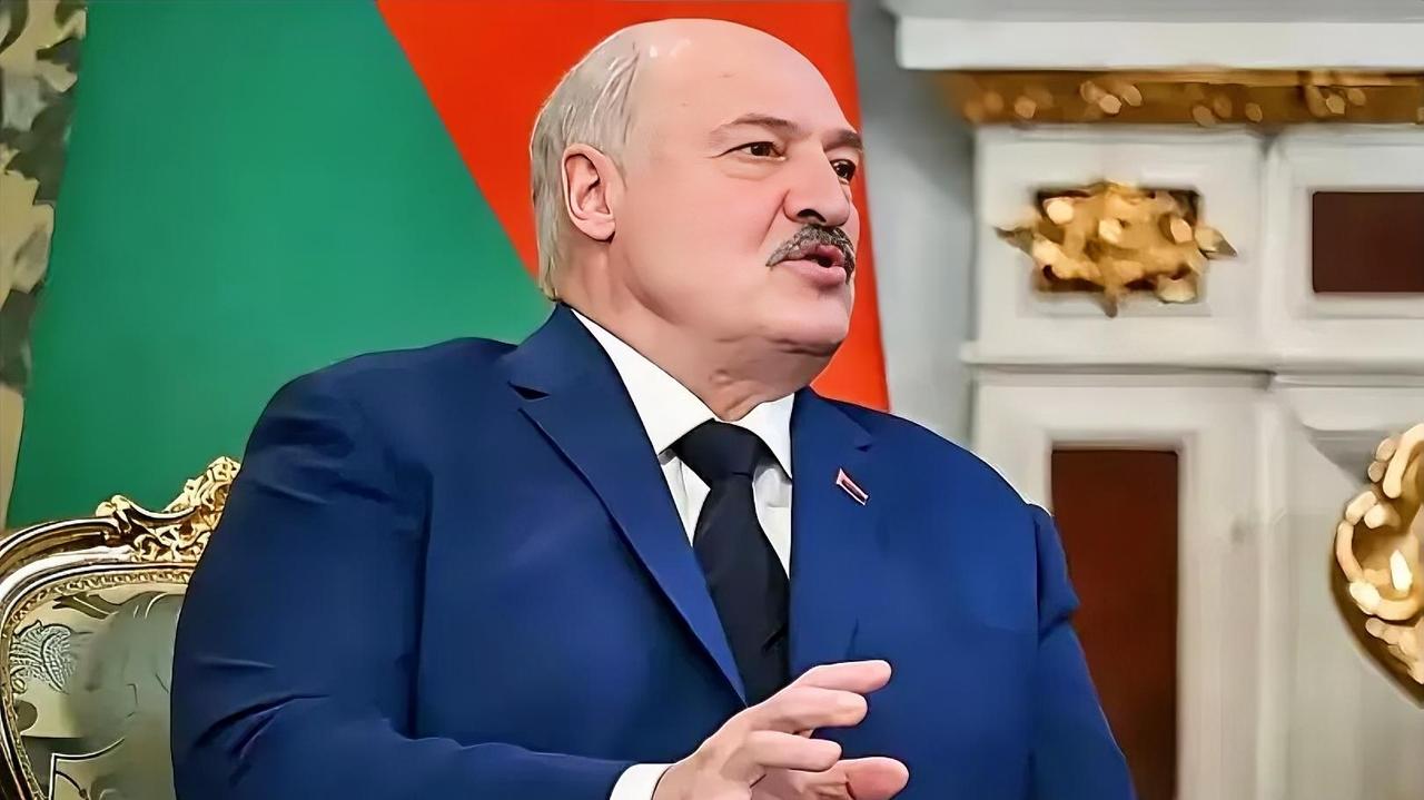 最近白俄罗斯总统卢卡申科爆了个大料，听得人心里一惊。他说，俄罗斯在2024年动用