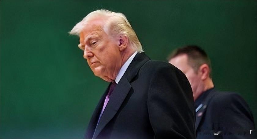 达沃斯世界经济论坛成了美国的独角戏！可以说，美国总统特靠谱主导了该论坛。就连他因