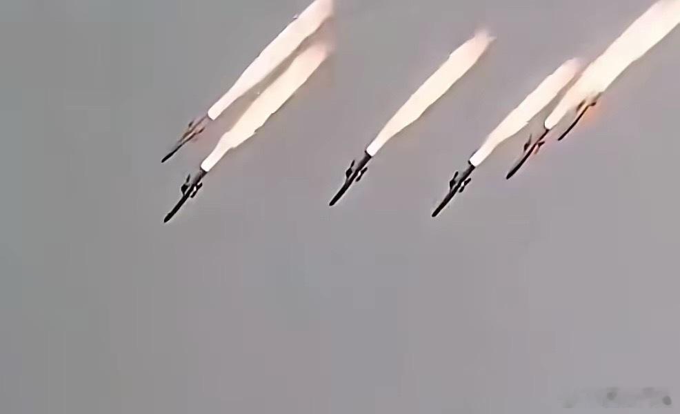 一个伊朗，能让美国大打出手，背后绝非偶然。伊朗早就在美国打击黑名单之列，原因就是