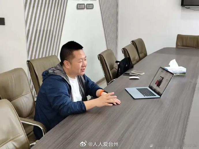 台州的他用匠心守初心让传统产业焕发新机 从企业车间到代表联络站，从经营自家工厂到