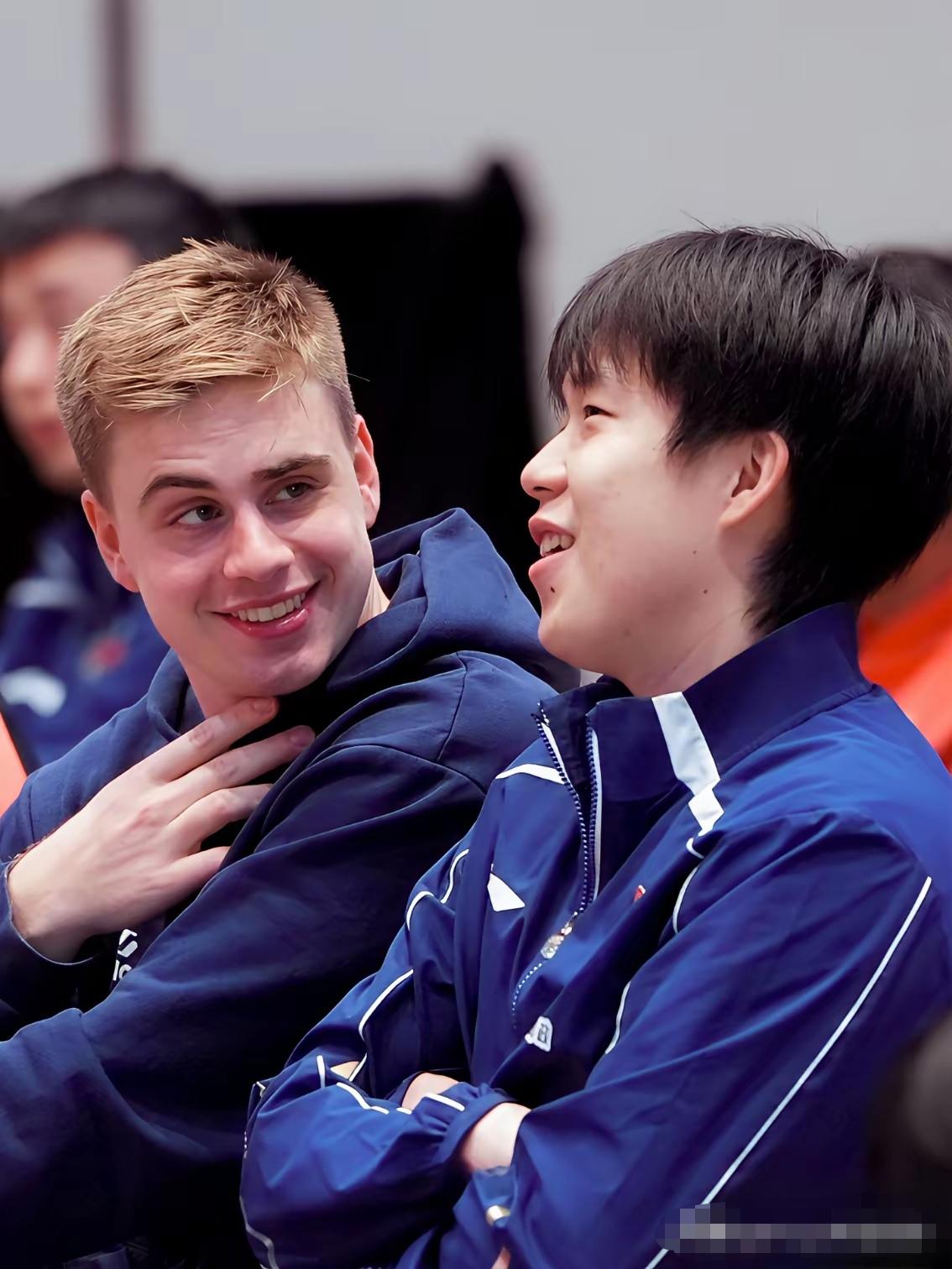 世界第一仅仅是他身上的亮点之一，真诚、善良、努力上进又有格局，所以大家都想和他成