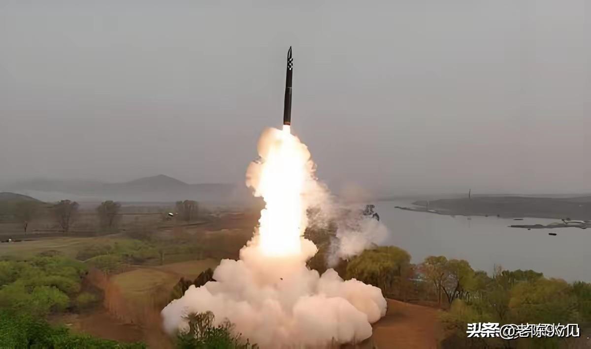 日本“朝丸”号渔船进入钓鱼岛邻海，中国海警警告驱离；俄罗斯米格-31战机带“匕首
