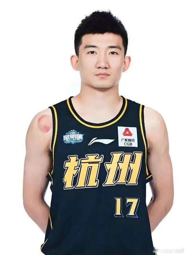 广厦队主场110-80大胜深圳队，这一战彻底的认清了四名球员！1、塔克今天替补出