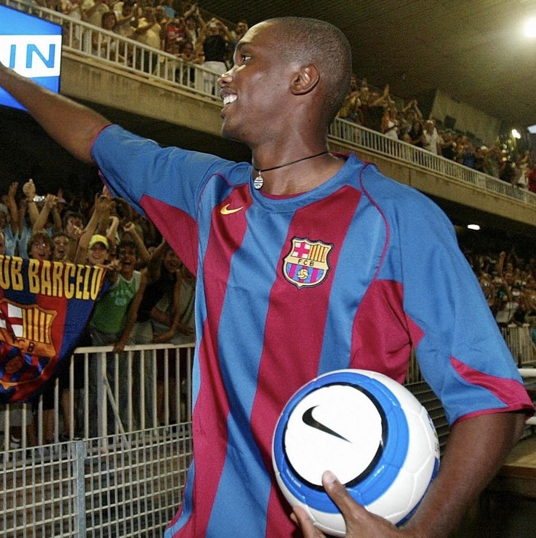 📅 22年前的今天：2004年，萨穆埃尔·埃托奥正式签约巴塞罗那。🔵🔴足球