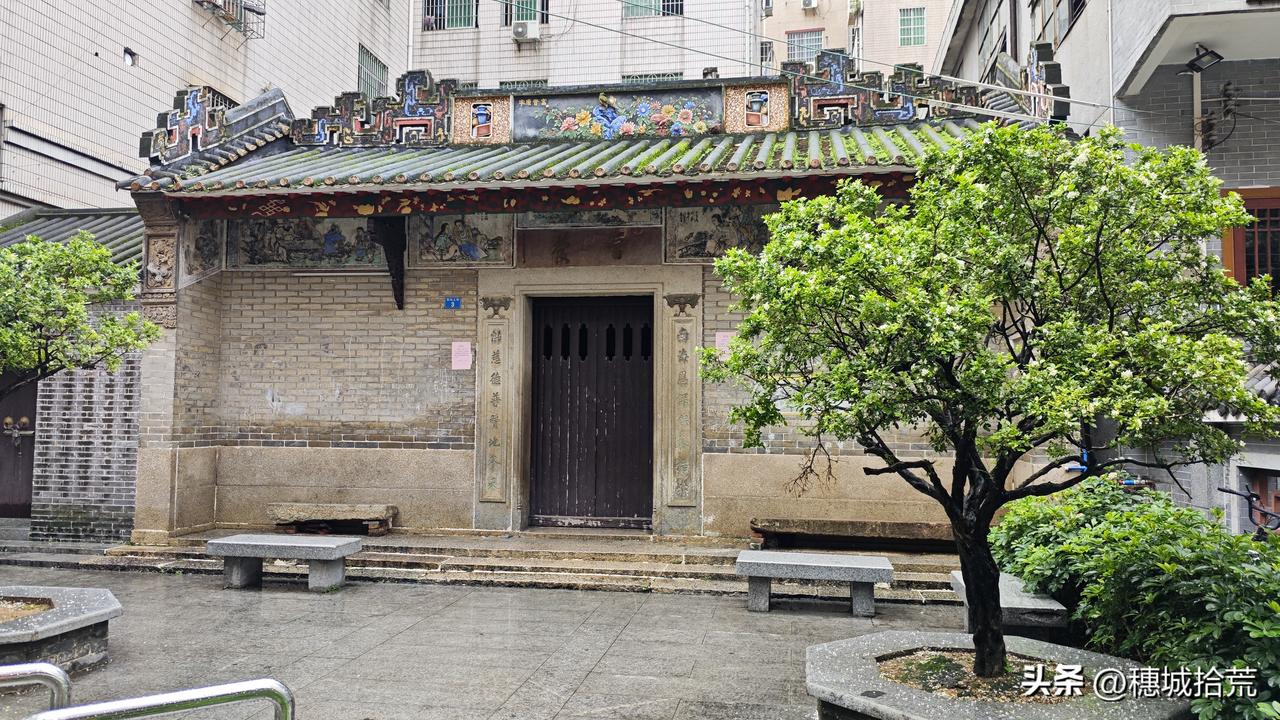 吉山除了两口活泉：东凉井、西凉井，东西还有两座古庙：晋庆庙、三元殿，如今依旧保存