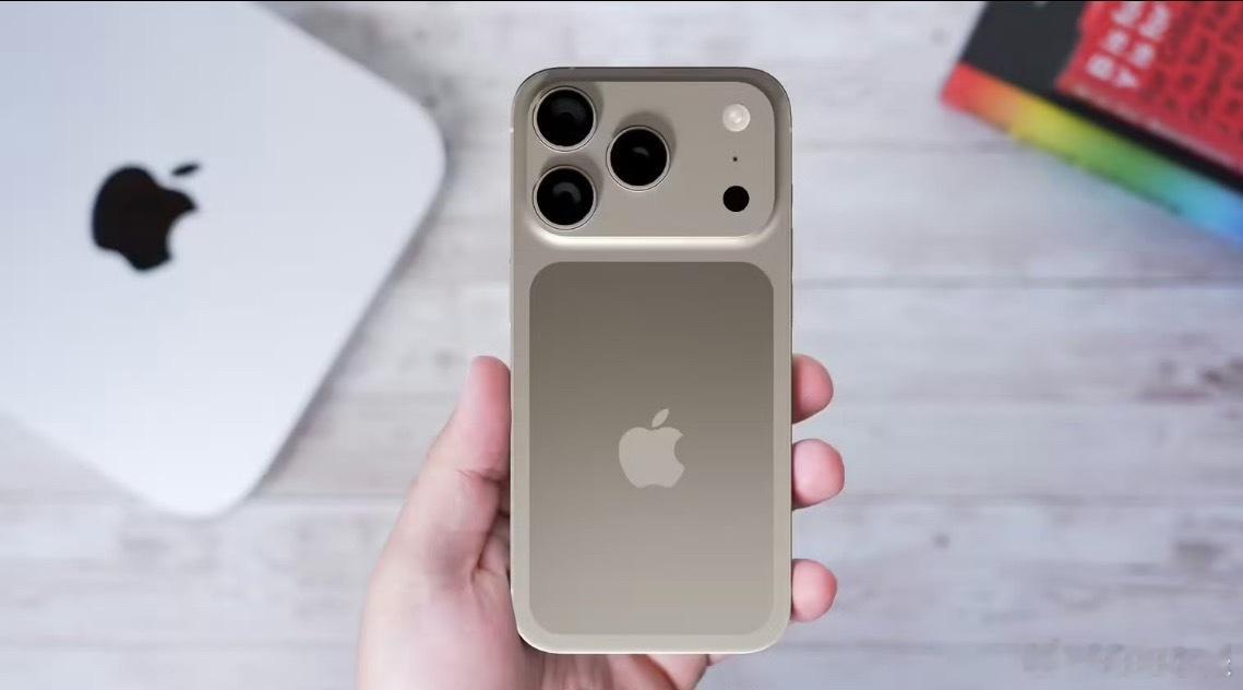 iPhone17Pro或采用拼接背板，玻璃 + 铝金属拼接背板，这可真是和充电宝