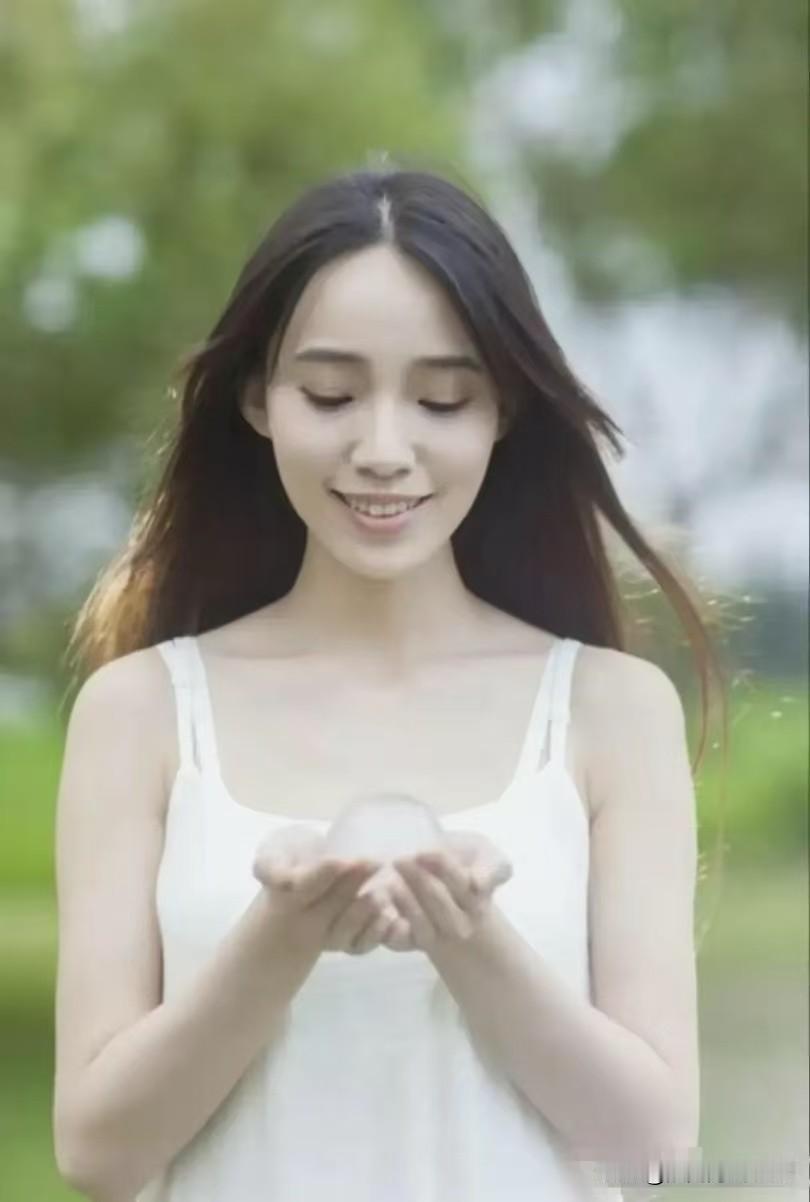 人要懂得感恩是不是?
人活在这个世界上，无论贫穷还是富有，要有良知，良心，必须要