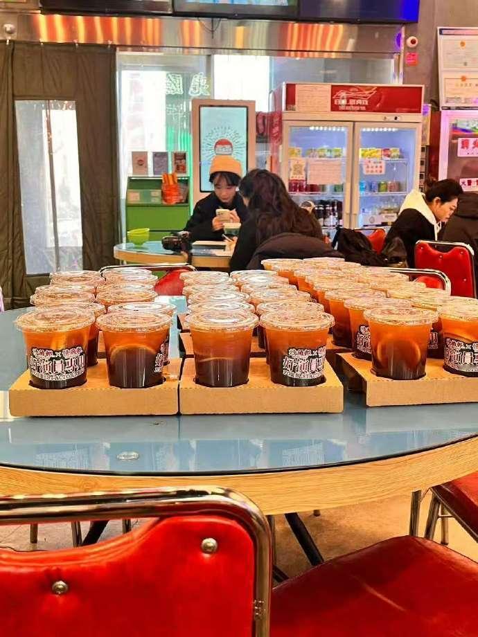 丁禹兮请客南部档案   丁禹兮开机请客  丁禹兮请客南部档案剧组，咱就说这刚开机