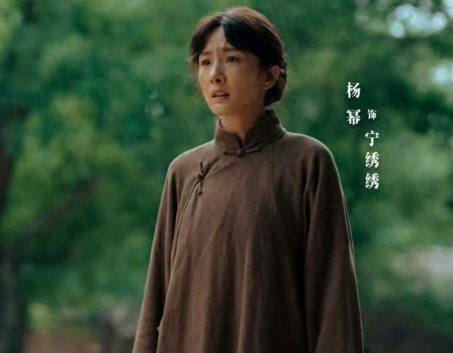 飞天奖环女主提名，杨幂转头空降直播间，状态是强撑还是真松弛？