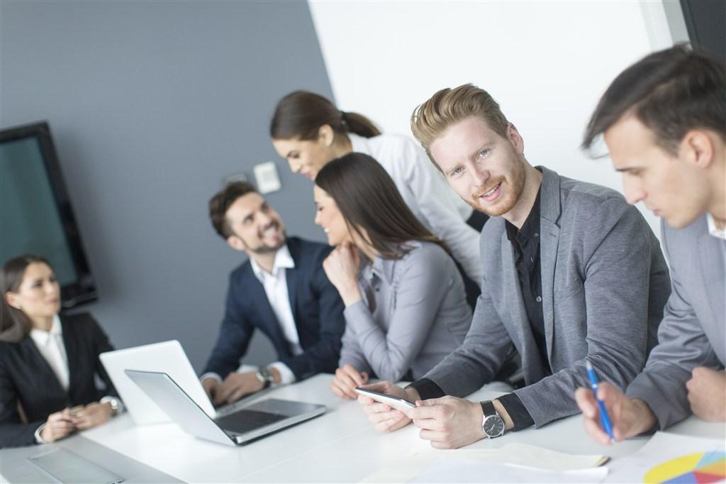 女下属暗中越级上报，导致老板名誉崩塌，真相令人震惊！

李明是一家中型企业的市场