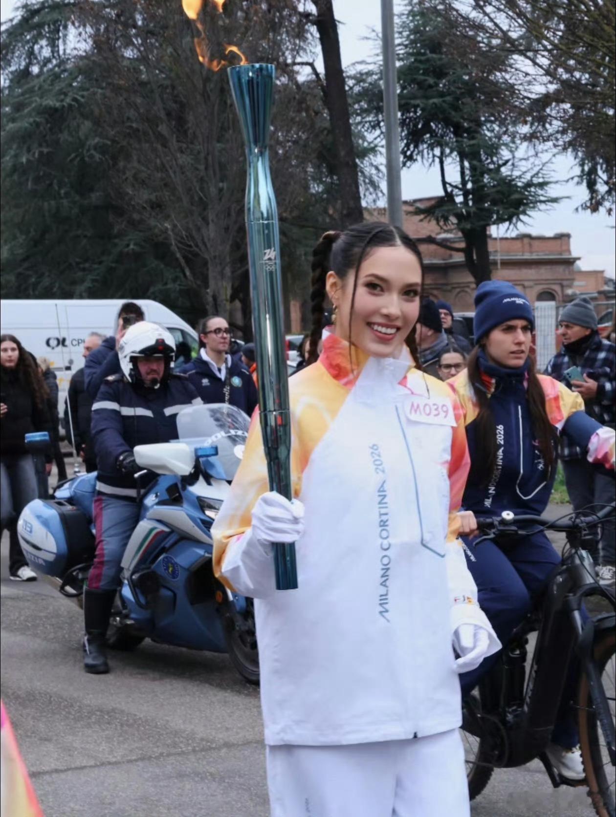 谷爱凌第一滑摔倒时间与背景：2026年2月7日17:30（北京时间），米兰冬奥会