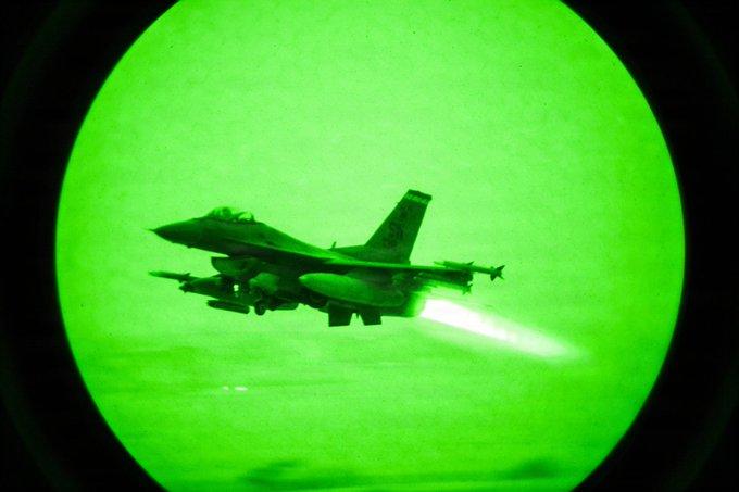 美军 F‑16 中东夜间升空巡航
美国中央司令部（CENTCOM）最新发布动态：